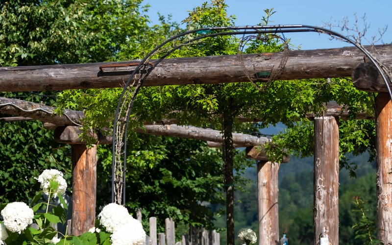 La Suite Palafitta immersa nella natura con vista sul Lago di Ledro