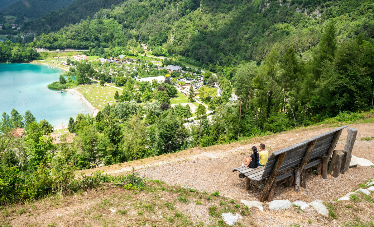 La Big Bench con vista Lago di Ledro